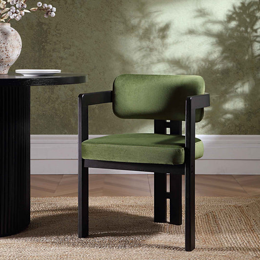 Chaise Stanford incurvée en velours vert mousse avec cadre en bois noir