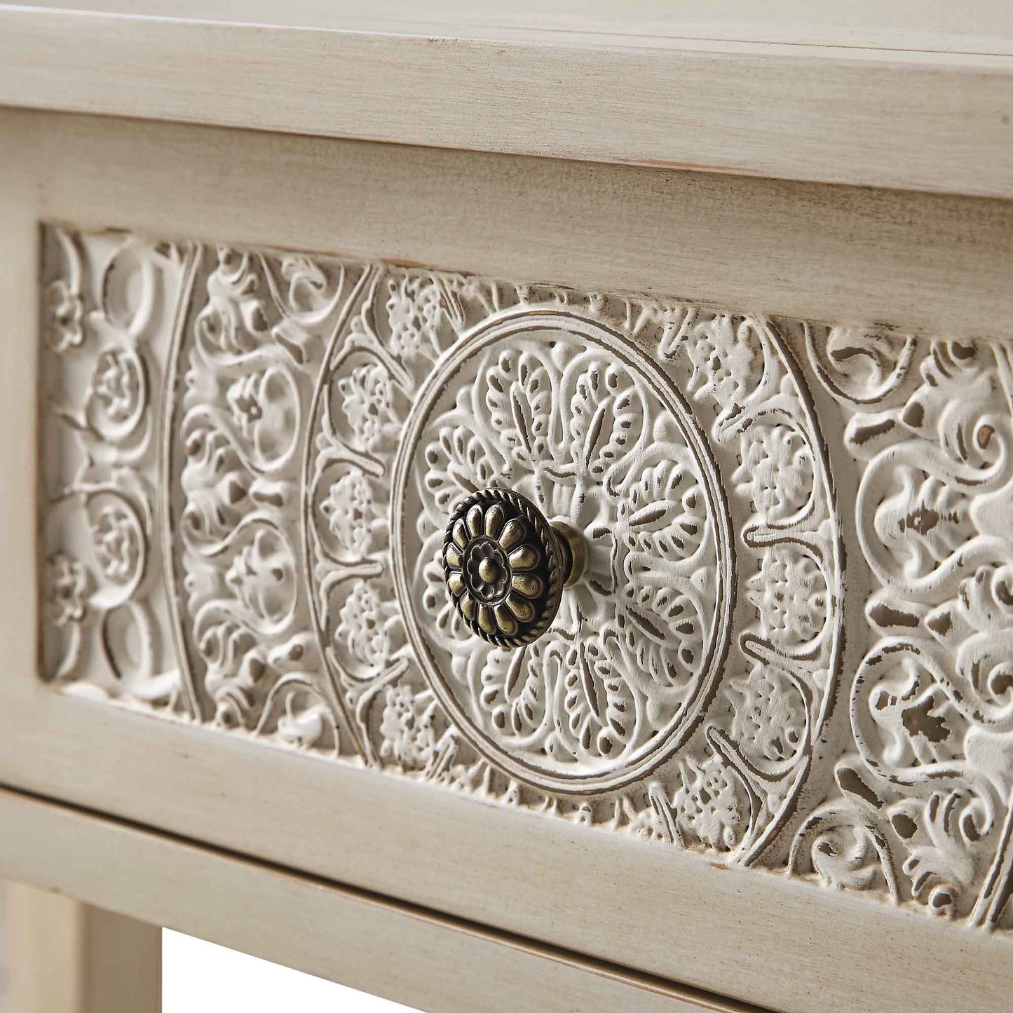 Console sculptée blanchie à la chaux de Chantilly