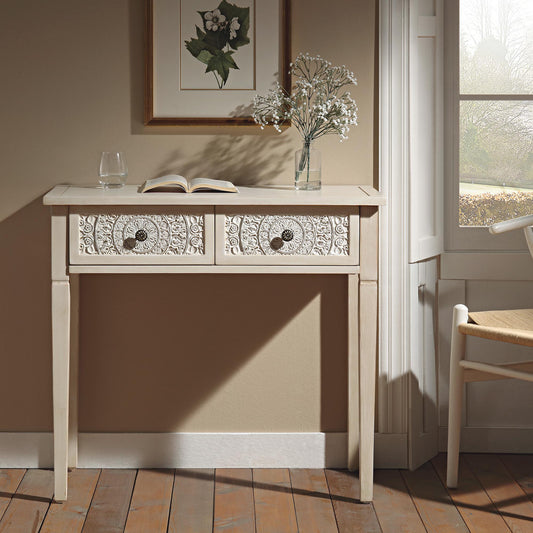 Console sculptée blanchie à la chaux de Chantilly