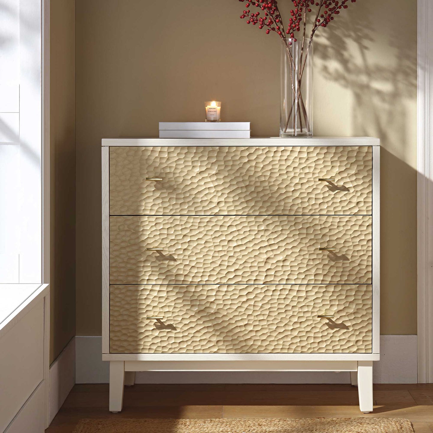 Commode 3 tiroirs sculptée Bianca Chip, beige sable et ivoire