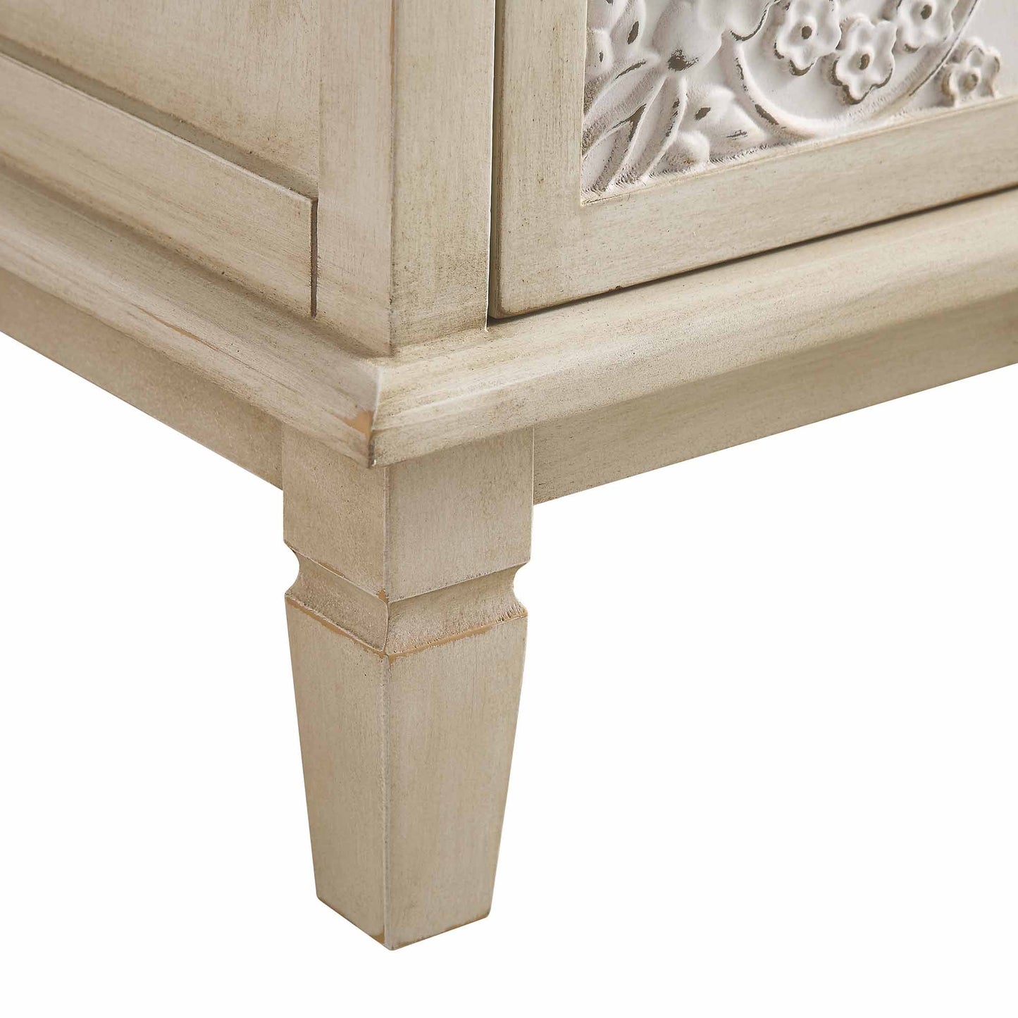Commode 3 tiroirs sculptée blanchie à la chaux de Chantilly