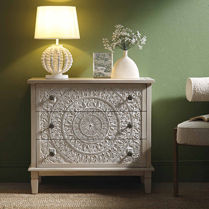 Commode 3 tiroirs sculptée blanchie à la chaux de Chantilly