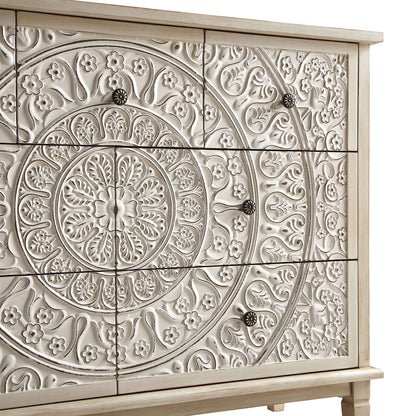 Commode 3 tiroirs sculptée blanchie à la chaux de Chantilly