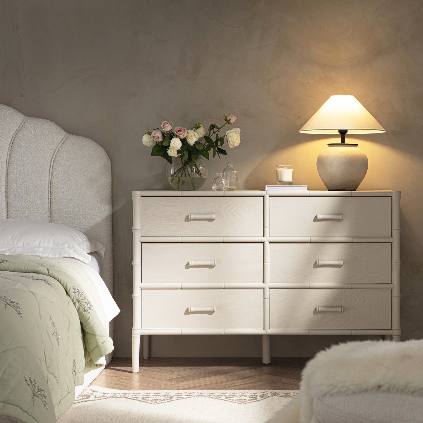 Commode 6 tiroirs Elstowe en imitation bambou, blanc ombré