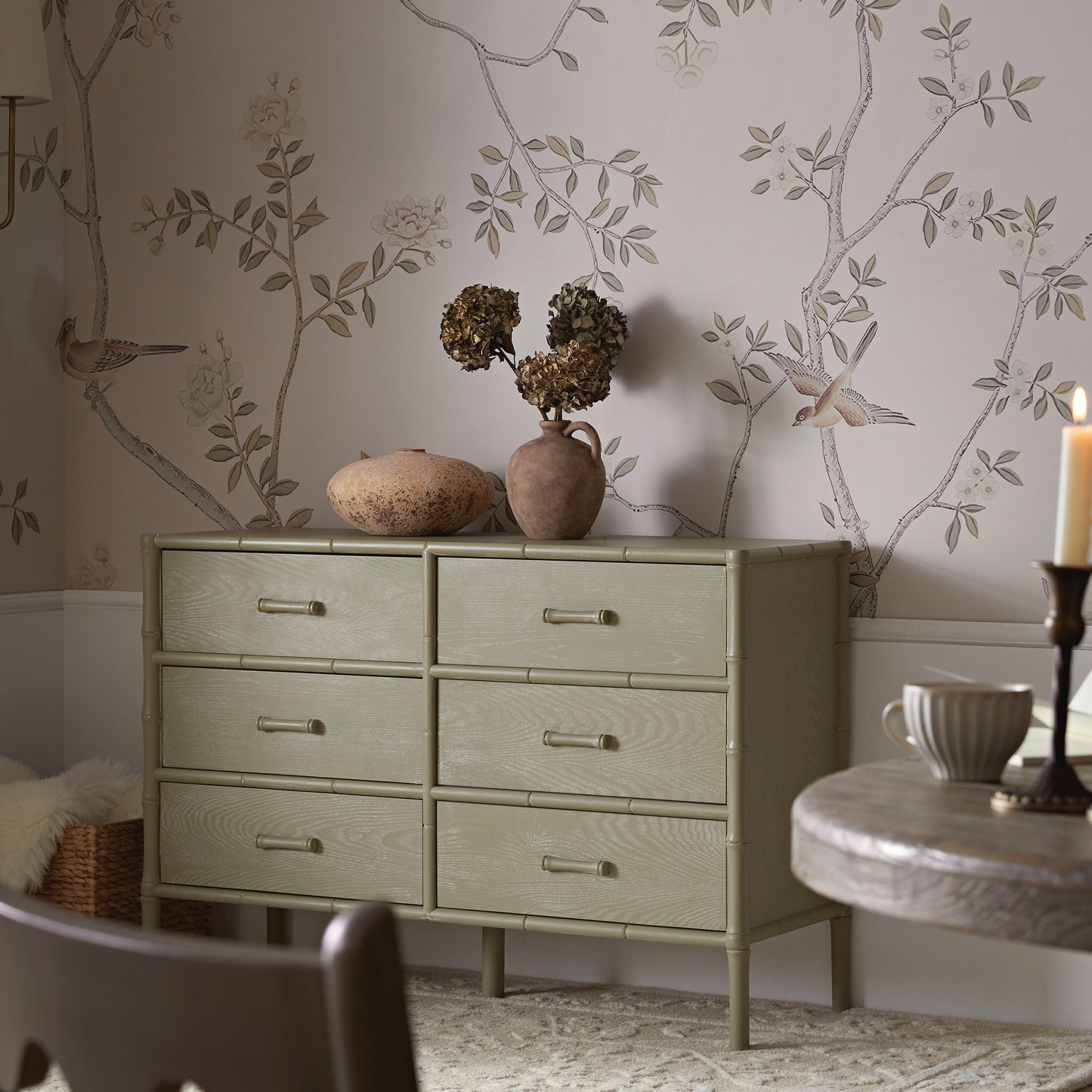 Commode 6 tiroirs Elstowe en imitation bambou, vert sauge