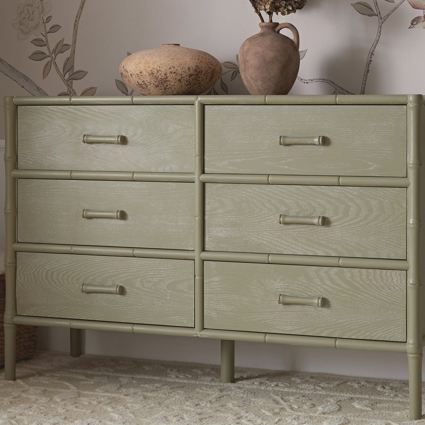 Commode 6 tiroirs Elstowe en imitation bambou, vert sauge