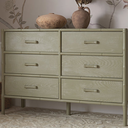 Commode 6 tiroirs Elstowe en imitation bambou, vert sauge