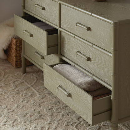 Commode 6 tiroirs Elstowe en imitation bambou, vert sauge