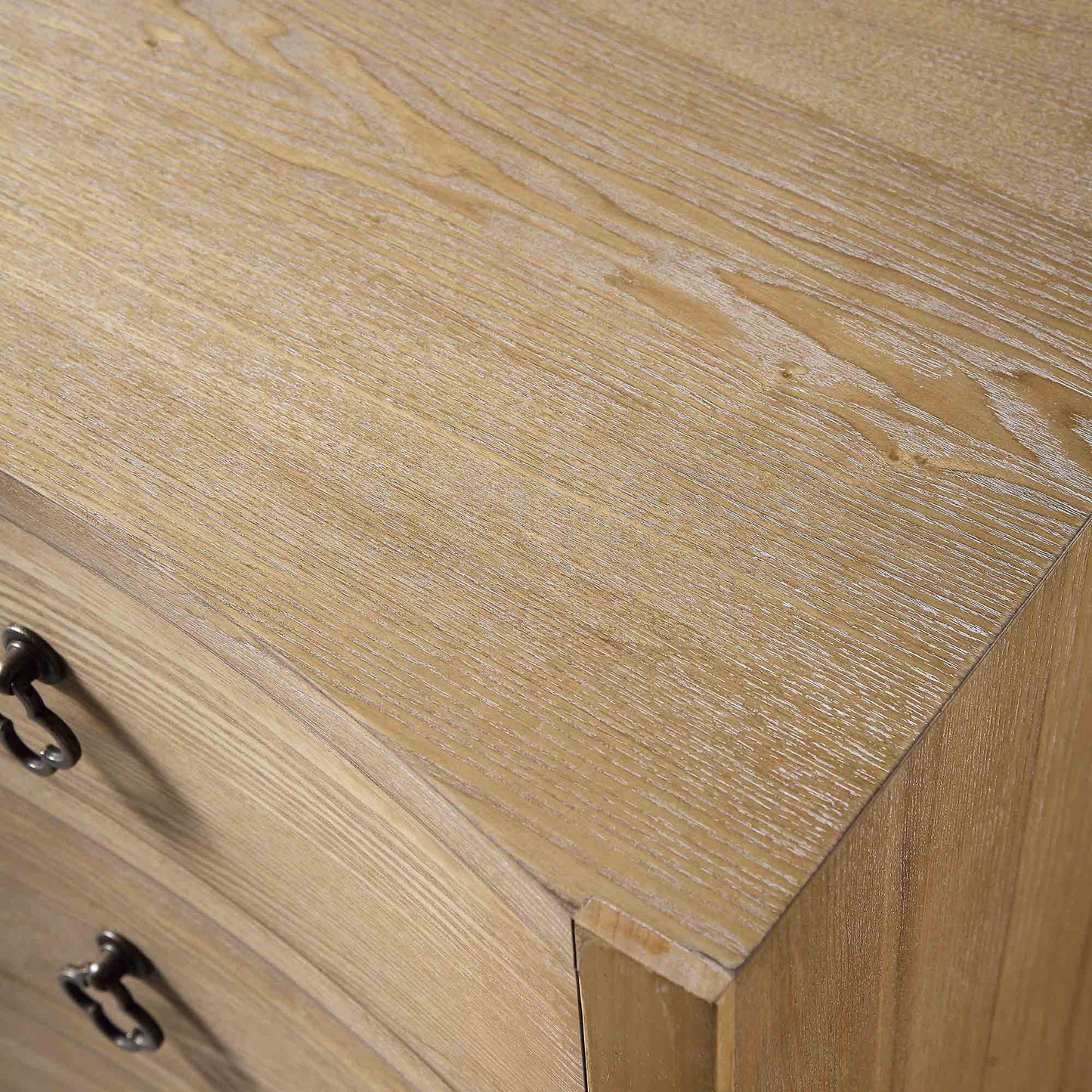 Table de chevet concave à 3 tiroirs Thalia, naturel