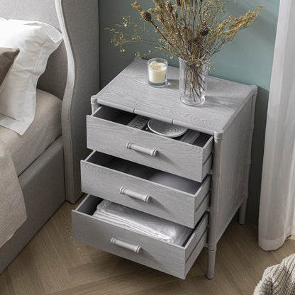 Table de chevet 3 tiroirs Elstowe en imitation bambou, gris chaud