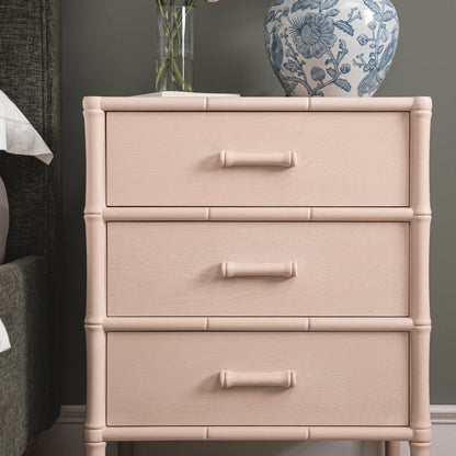 Table de chevet 3 tiroirs Elstowe en imitation bambou, rose nude