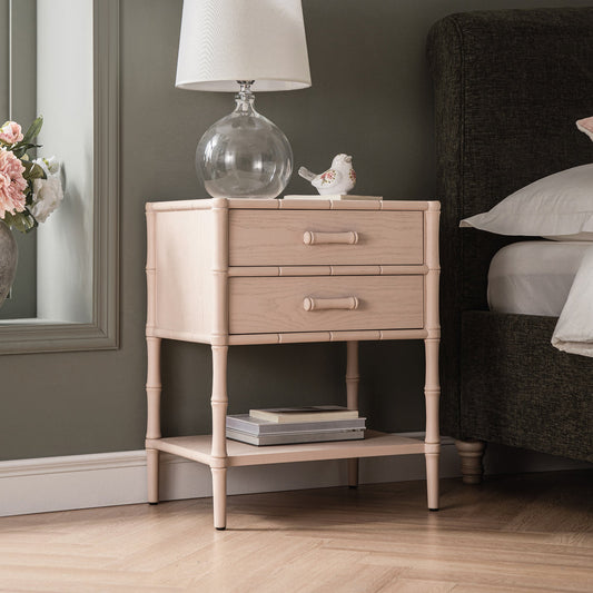 Table de chevet 2 tiroirs Elstowe en imitation bambou, rose nude