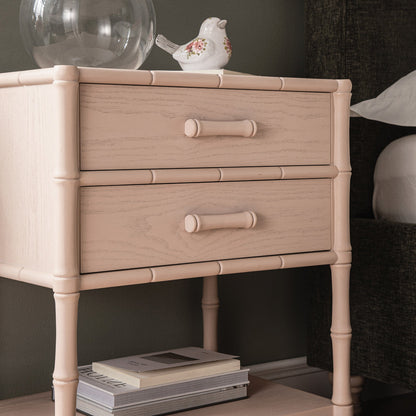 Table de chevet 2 tiroirs Elstowe en imitation bambou, rose nude