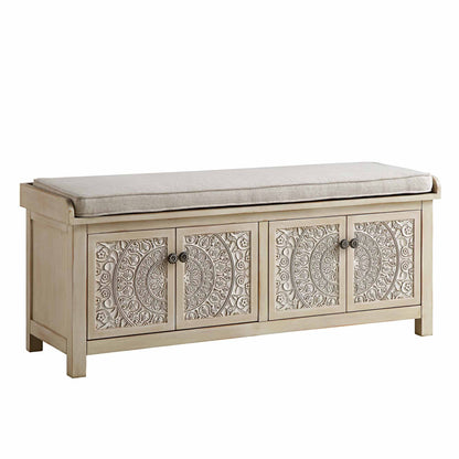 Banc de rangement sculpté blanchi à la chaux de Chantilly