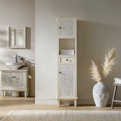 Armoire de rangement haute de salle de bain sculptée blanchie à la chaux Chantilly